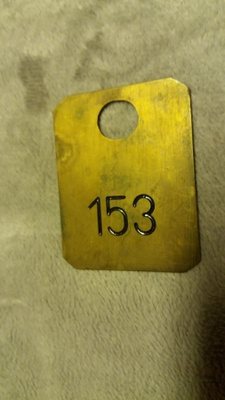 Avaimenperä laatta huonenumerolla 153
