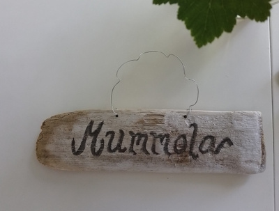 Mummola- kyltti