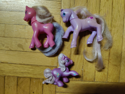 Pieniä My little pony figuureja
