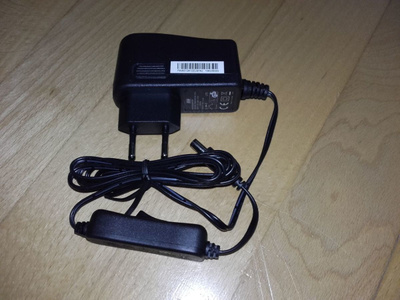 Virtalähde 12V 1A DC 5.5mm ID 2.5mm mm. Telewell