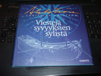 Ahlström : VIESTEJÄ SYVYYKSIEN SYLISTÄ ( 1 p. 2000 ) Sis.pk
