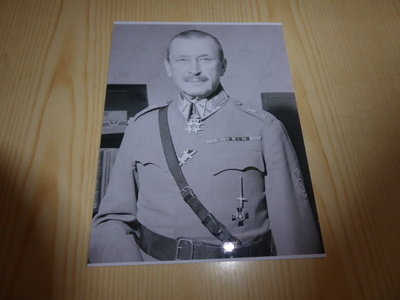 Uusi Mannerheim valokuva koko noin 11 cm x 15 cm