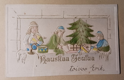 Lapset lahjojen kanssa joulukuusen ääressä, kohop, k. k-k