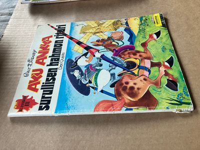 DISNEY KLASSIKKO 3 AKU ANKKA SURULLISEN HAHMON RITARI