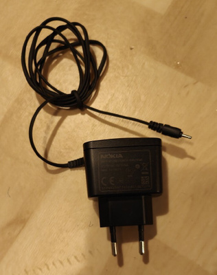 Nokia laturi