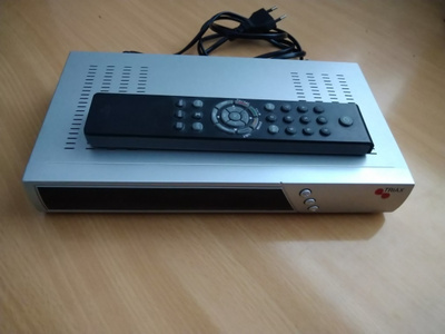 TRIAX SR110 Sateliittivastaanotin.