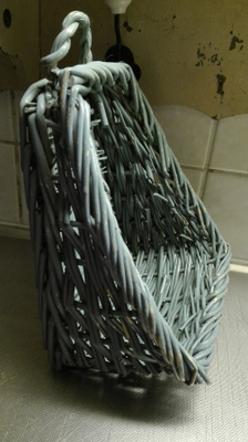 ERIKOINEN SEINÄLLE RIPUSTETTAVA KORI