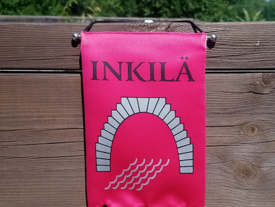 Inkilä-viiri. Leveys: 118 cm. Korkeus: 195 cm