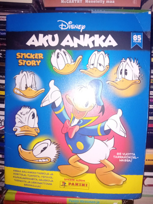 PANINI keräilykirja Aku Ankka 85 years Sticker story ( SIS P