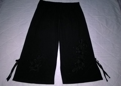 Caprihousut - 3XL - mustat - applikaatio -kukkakoristeet