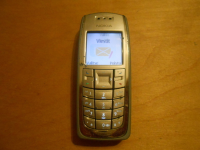 NOKIA 3120, toimii + akku ja laturi.