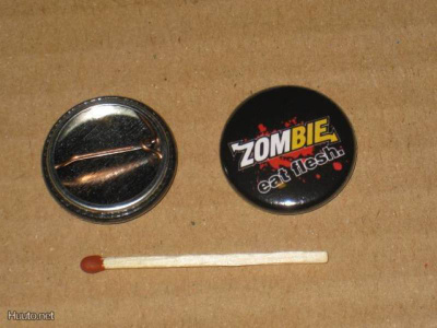 Zombie - Eat Flesh rintanappi 1" (l5)