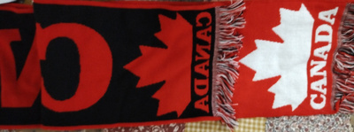 Uudenveroinen Canadan kannatus huivi.