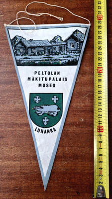 Luhanka Peltolan mäkitupalaismuse Vintage iso matkailuviiri