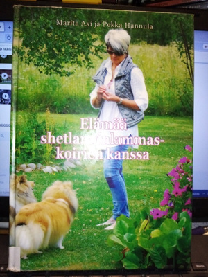 AXI :  ELÄMÄÄ SHETLANNINLAMMASKOIRIEN KANSSA ( SIS POSTIKUL)