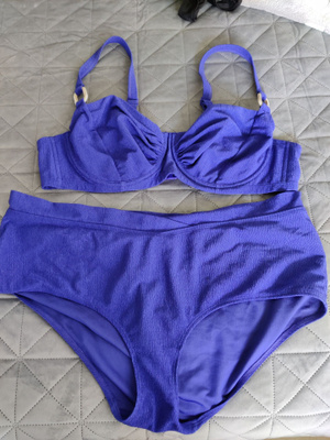 Bikinit liivit 95 D , housut 2 XL