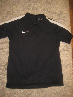 **Nike Dri-Fit tekninen t-paita   koko 158-170cm *