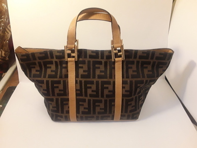 Fendi käsilaukku . Aito