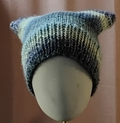 Alina´s Handmade käsityö HATTU sinisävyinen