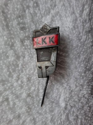 Ammattikoulun "LKK" 15. luokan neulamerkki. cccp