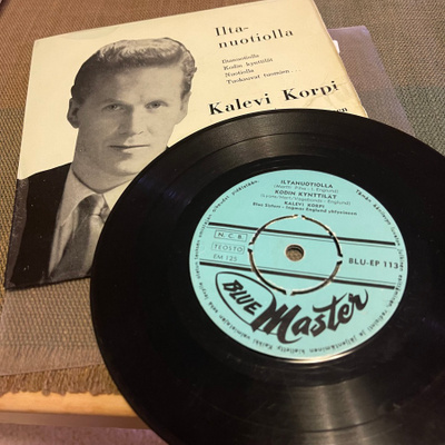 KALEVI KORPI: Iltanuotiolla - EP   * FIN 1958 * KANSI !