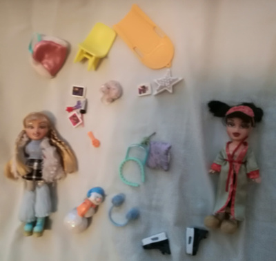 Pikku Bratz nuket n.11cm, 2 kpl,+tarvikkeet
