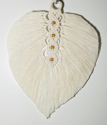 Makramee sulka / höyhen 4 - 33 x 27 cm