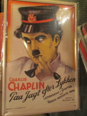 Peltikyltti Charlie Chaplin Hitlerinä