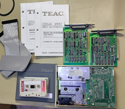 Teac nauhavarmistusasema retrokoneeseen, kaikki sälät mukana