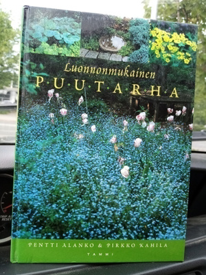 Pentti Alanko :  Luonnonmukainen puutarha ( SIS POSTIKULU)