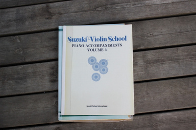 Suzuki violin school piano accompaniments volume 4 Y1 