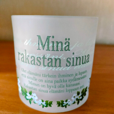 Minä rakastan sinua juomalasi tai tuikkulyhty