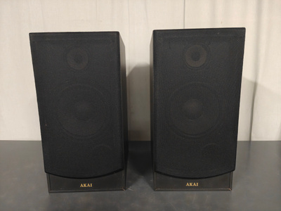 Kaiuttimet AKAI