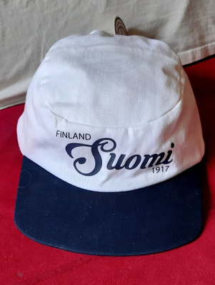 Lippa Hattu Suomi 100