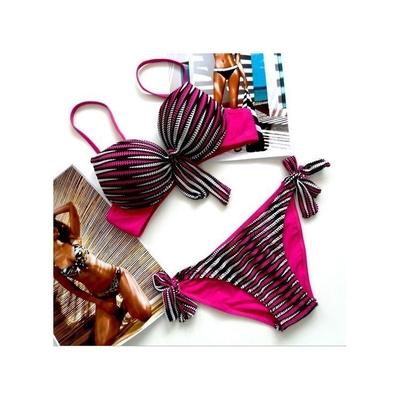 Kauniit kuviolliset bikinit