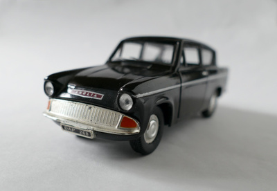 Ford Anglia 1:32 Saico