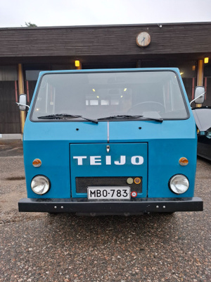 Myyn museorekisteröidyn TEIJO lava-auton tarpeettomana.
