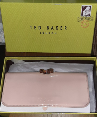 Ted Baker lompakko + pahvirasia mukana