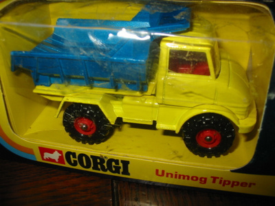 Corgi 70-luku Mersu Unimog mint boksissa