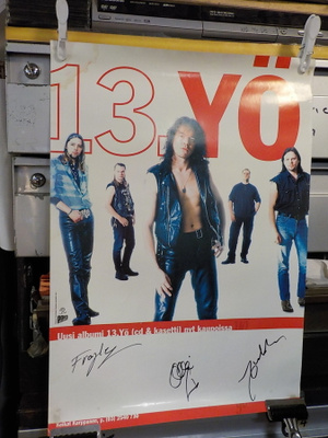YÖ - 13.YÖ PROMO JULISTE KOLMELLA NIMMARILLA