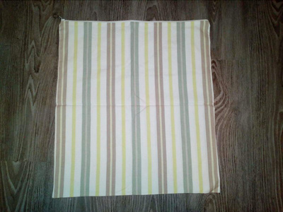 Raidallinen koristetyynyn päällinen