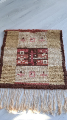 Pieni ryijy 70-80- luku, 60x60 cm