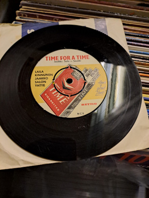 Laila Kinnunen Time vinyylisingle