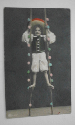 Antiikkikortti, poika puujaloilla p. 1913 + rivil. Laukkoski