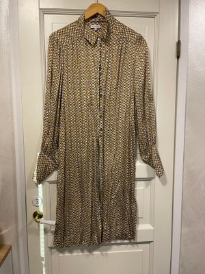 Dea Kudibal uusi silkkimekko, koko XL