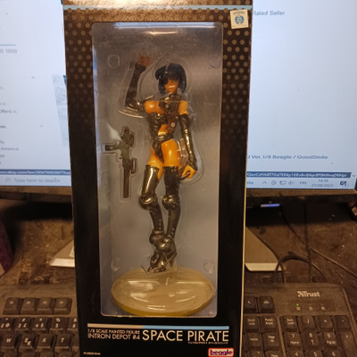 SPACE PIRATE statue - HEAD HUNTER STORE.