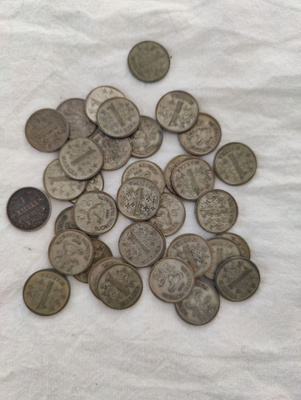 Hopea markkoja vuosilta 64-68 ja 1915