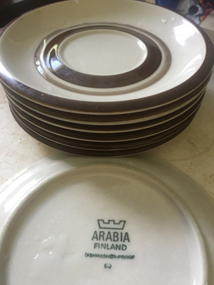 ARABIA FINLAND 7 lautasta