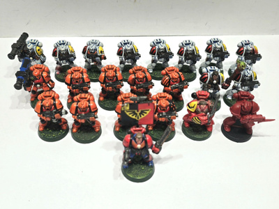 WH40K - 22kpl Space Marine figuureita [K157]