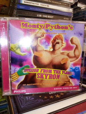 Cd-i : MONTY PYTHON'S INVASION FROM THE PLANET SKYRON